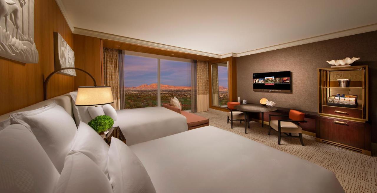 Wynn Panoramic View Two Queens Enjoy Daily Brunch Two at the Buffet,1234148882:JPEG